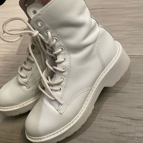All white heeled boots - Picture 12 of 13